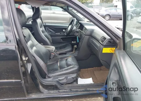 2000 Volvo V70 Se from USA, damaged, VIN YV1LW61J1Y2681057